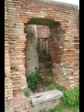 06946 ostia - regio i - insula xi - tempio rotondo (i,xi,1) - westliche wendeltreppe.jpg